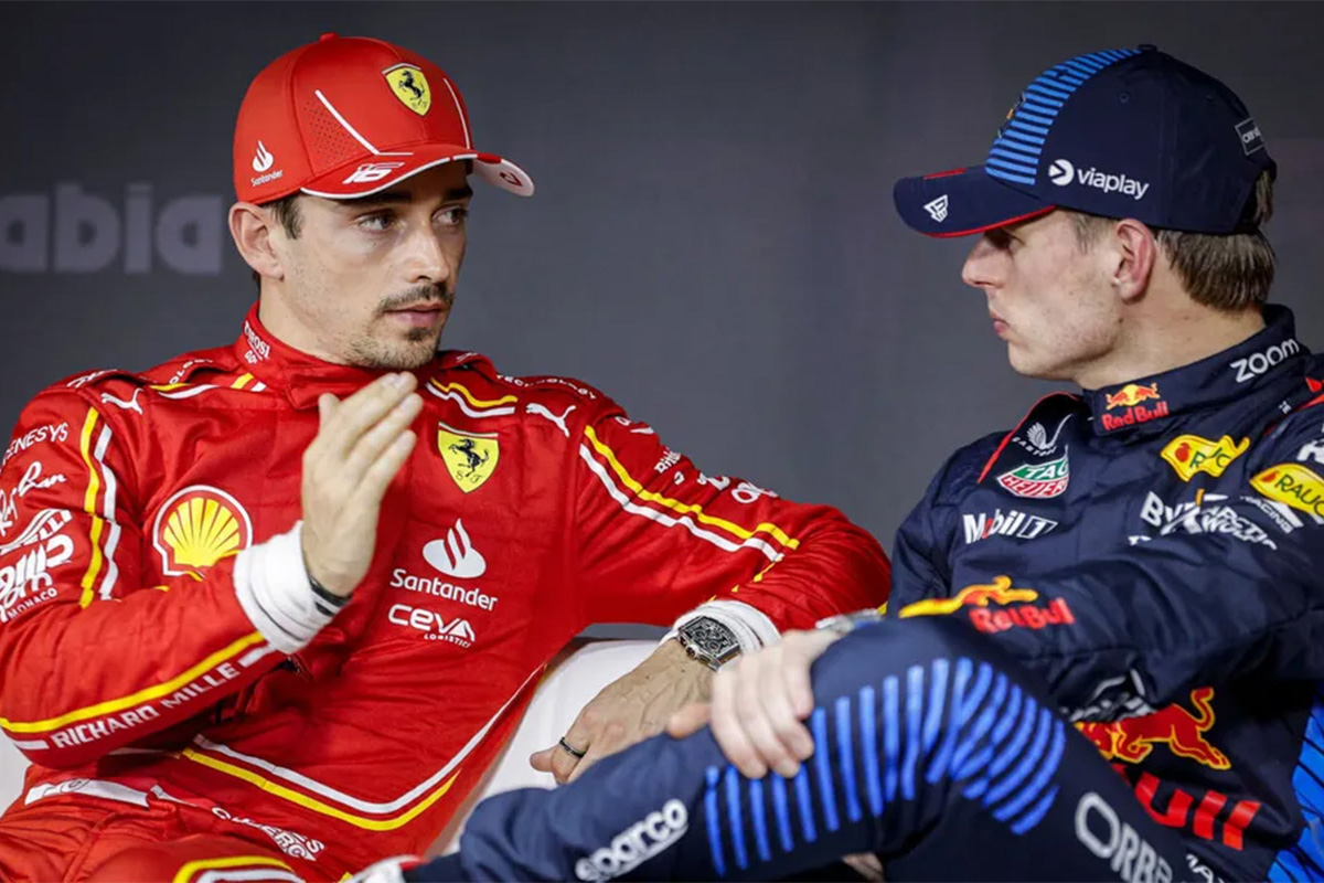 Charles Leclerc et Max Verstappen échangent après le Grand Prix F1 du Mexique 2025 lors de la conférence de presse