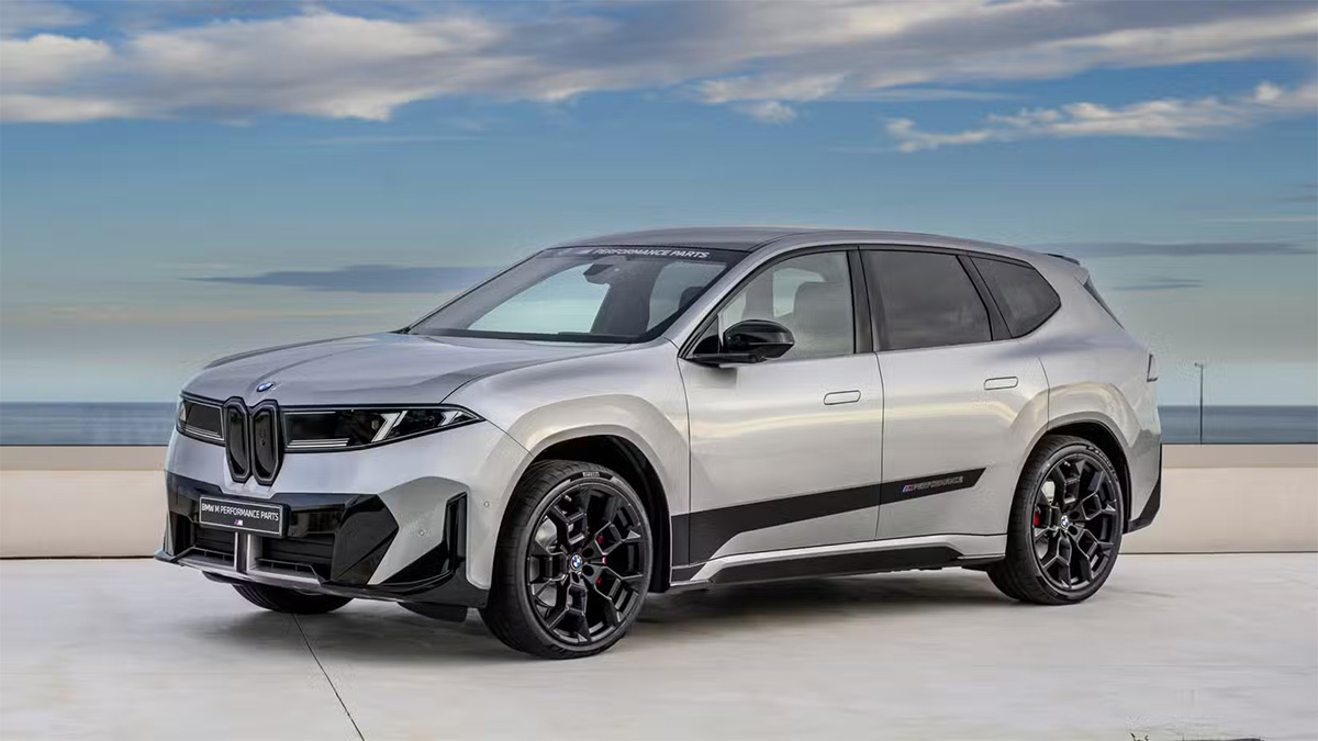 Profil complet du nouveau BMW iX3 avec jantes sport et finitions M Performance