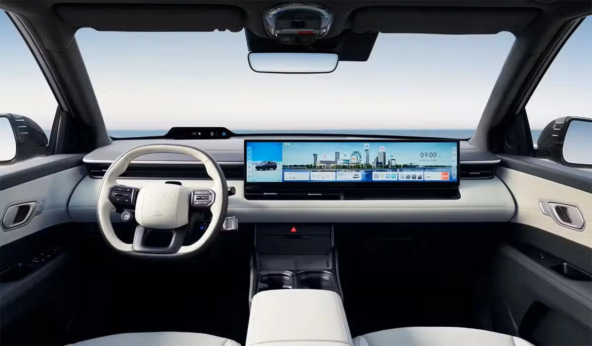 Habitacle du Hyundai Elexio avec tableau de bord numérique large