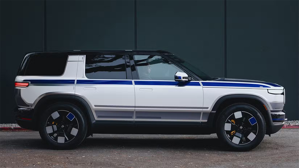 Rivian R2 prototype R2‑D2 en vue latérale complète