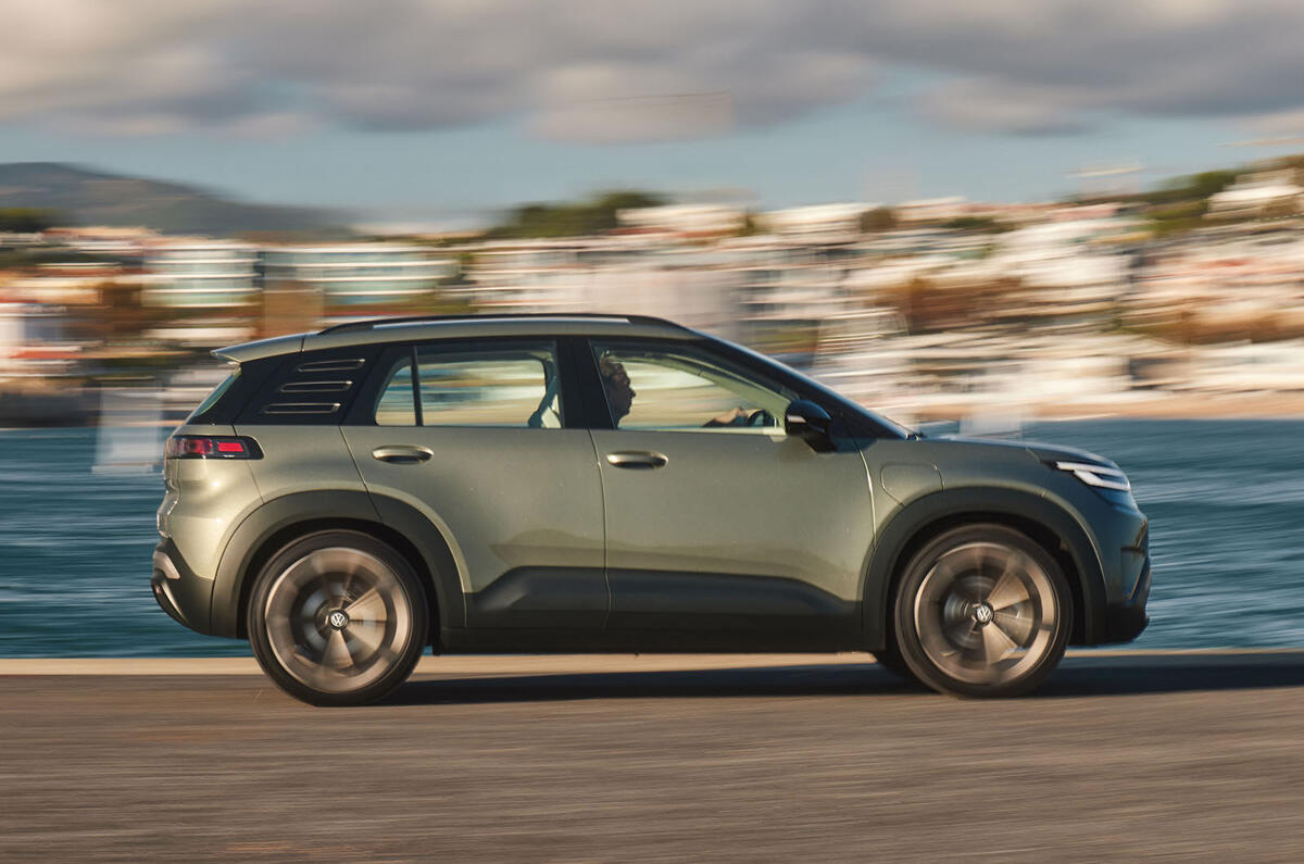 Volkswagen ID. CROSS Concept en mouvement, vue latérale dynamique