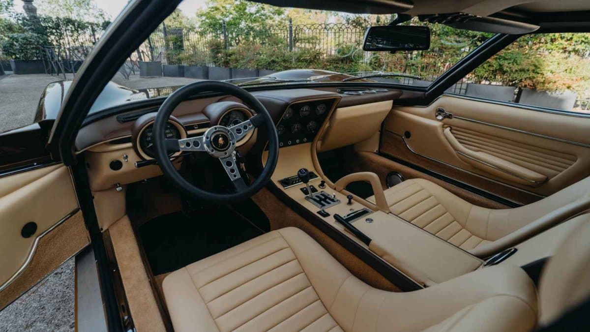 Lamborghini Miura SV 1972 intérieur restauration