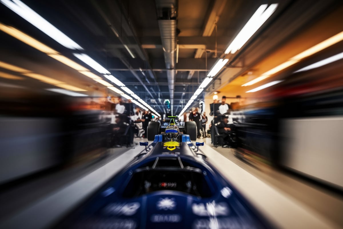 Circuits de Formule 1 avec voitures hybrides sur différentes pistes