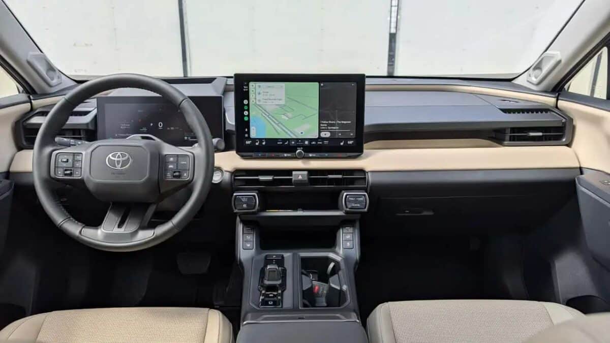 Toyota RAV4 2026 habitacle écran 12.9 pouces combiné numérique interface Arene