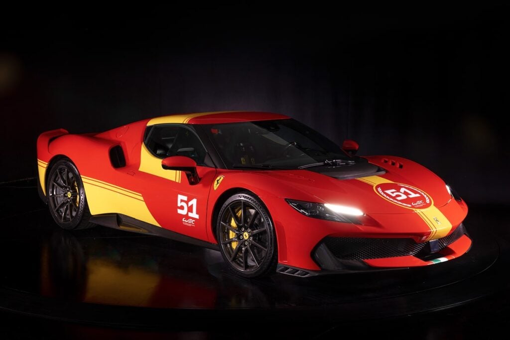 Les hypercars 499P N°51 et N°50 arboraient une livrée rouge avec des touches jaunes, un look repris sur la 296 Speciale Piloti - © Ferrari